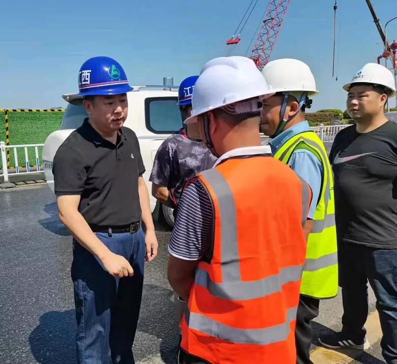 羅輝到沿江中北大道快速路改造工程、真君路隧道工程項目檢查工作